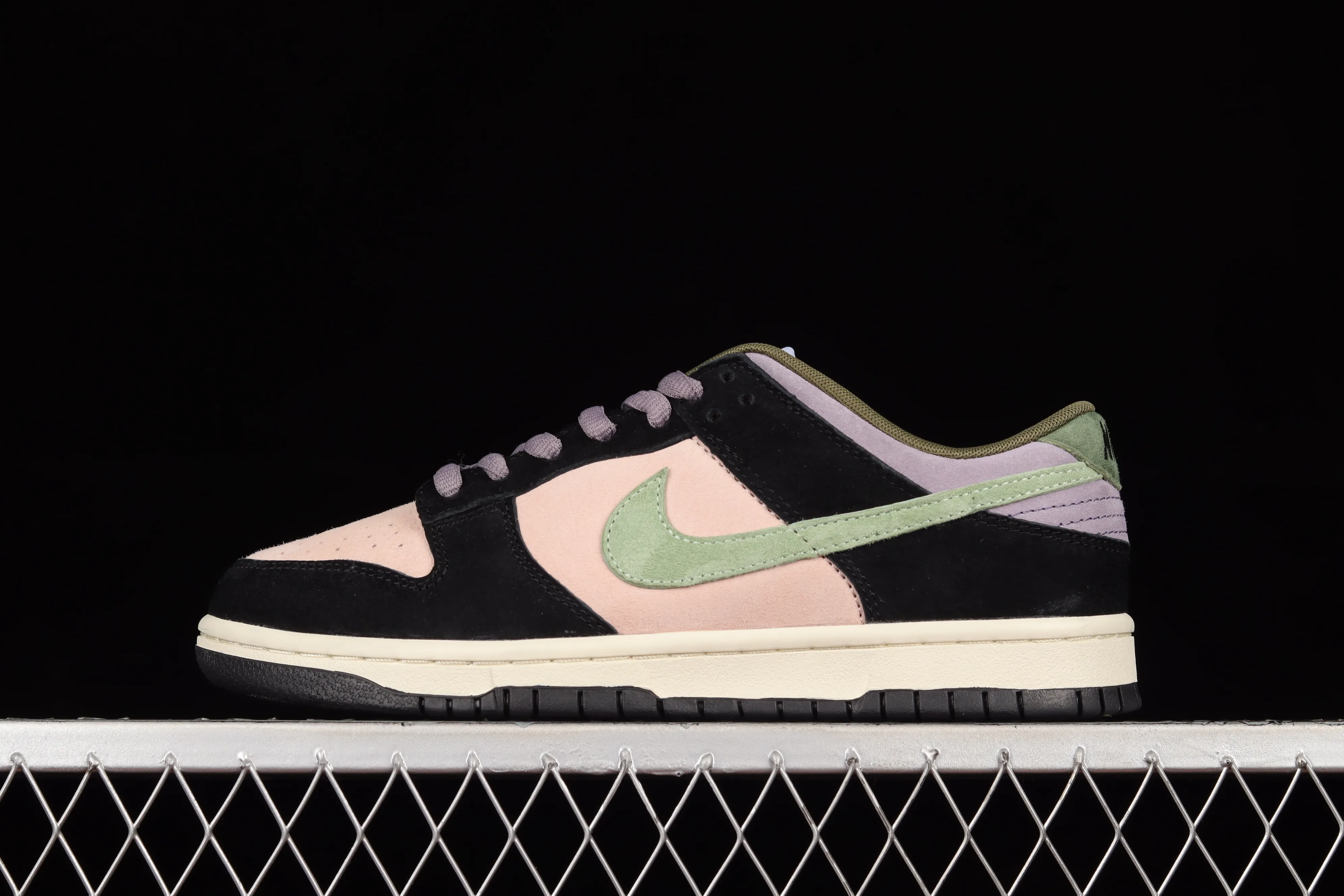 All Categories Nk SB Dunk Series Nk SB Dunk Low Low-top sneakers Otomo Katsuhiro x Nk SB Dunk Low "Steamboy OST" Otomo Katsuhiro co-branded SB low-top sports and leisure sneakers DO7412-989